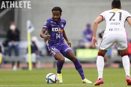 ＜吉田安孝的月間MVP＞鹿島戦で見せた青山敏弘の優しいラストパス。前半19分の危機を乗り越えた、湘南戦の粘り強さに光<br />