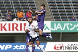 サンフレッチェの最終ラインを支えるDF。読書家・荒木隼人の“思考”に迫る