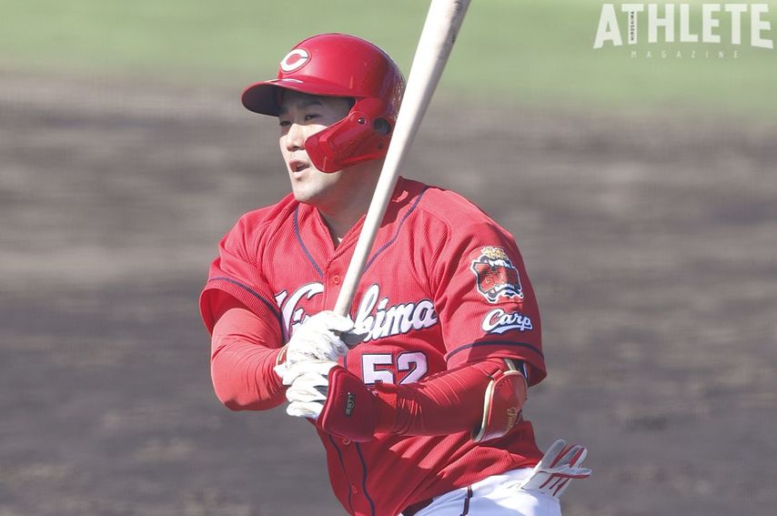 開幕スタメンはどうなるか。苦手にする阪神・秋山から長打を放った、ルーキー末包の打撃に見た成長【笘篠賢治が語るカープ野手陣】<br />