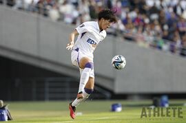 新スタジアムで迎える2年目のシーズン。「2024年は僕にとっても、より大切なシーズンになる」《サンフレッチェ広島・中野就斗インタビュー》