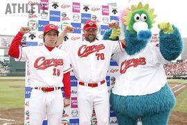 【尾関高文の忘れじのカープ外国人選手列伝】<br />No.10 ニック・スタビノア／肉パワーでチームに貢献！ 肉Tシャツにファンへの神対応など、話題の尽きないパワーヒッター<br />