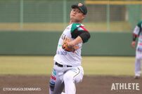 <div class="caption">栃木GBに所属する注目のお笑い芸人・ティモンディ高岸宏行は1回を投げ2失点も、チームは11対4で快勝した。</div>