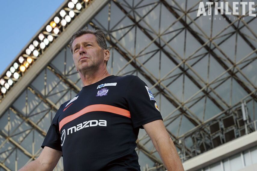 サンフレッチェを初のカップ戦タイトルへと導いたスキッベ監督。広島を変えた『言葉の力』と『伝え方』に迫る