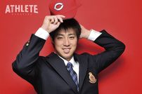 <div class="caption">2011年ドラフト1位で入団した野村祐輔選手。1年目から9勝・防御率1.98の成績を残し、球団史上8人目となる新人王を獲得。2016年には16勝をあげ最多勝と最高勝率のタイトルを受賞した。</div>