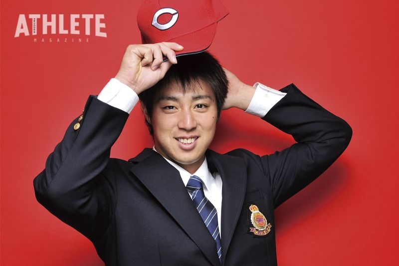 <div class="caption">2011年ドラフト1位で入団した野村祐輔選手。1年目から9勝・防御率1.98の成績を残し、球団史上8人目となる新人王を獲得。2016年には16勝をあげ最多勝と最高勝率のタイトルを受賞した。</div>