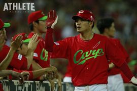 背中の名前表記は、いつから？　グレーから始まったカープのユニホームの歴史