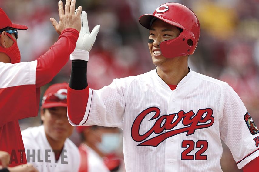 「控えでヒーローになろう」カープ中村奨成のフェンス直撃二塁打を後押しした選手会長・田中広輔の言葉<br />