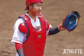 會澤翼不在の危機を救えるか。2年目の石原貴規がアクシデントを乗り越えて正捕手争いに名乗り