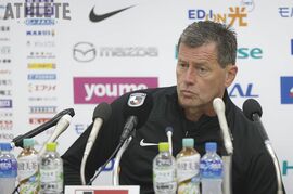 「うまくいかなかったことは端的に、『どう変えていくのか』を具体的に」広島・スキッベ監督がハーフタイムに伝えていること