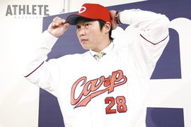 「何でも良いからチームの力になりたい」。新井貴浩が語る、カープ復帰後初打席の思い出（前編）