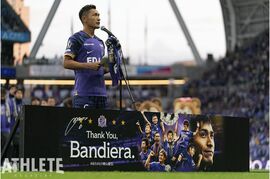 【J1広島】昨季現役引退の青山敏弘がトップチームコーチに就任。引退会見では「いつか監督として日本一に」と語る