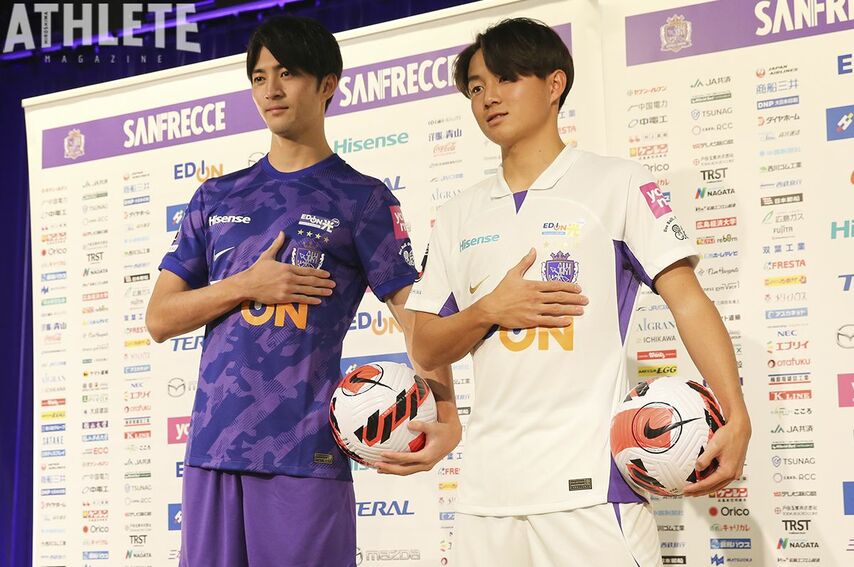 サンフレッチェ広島が新ユニホームを発表。会見には川村拓夢・棚田遼がモデルとして登場