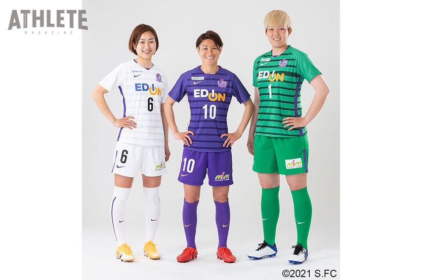 <div class="caption">左からDFの左山桃子選手、MFの近賀ゆかり選手、GKの木稲瑠那選手。</div>