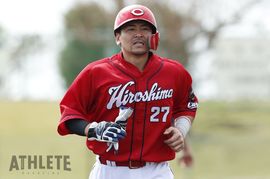 ミスター赤ヘルが2年間背負った伝説の番号。着用最長は左の代打の切り札。2000年からは捕手の番号として定着【背番号の系譜】