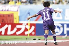 最後の10試合を3分7敗。11試合無得点。J2降格の屈辱が佐藤寿人とチームを変えた【広島と共に戦った12年間⑤】<br />