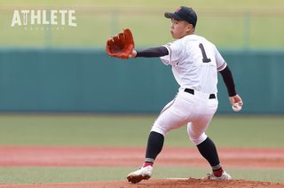 今夏注目を集めた広陵の1年生エース高尾。本格派右腕を追う同学年投手