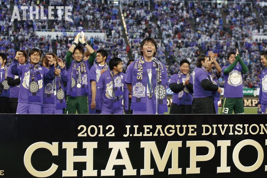 MVP、得点王など史上初の四冠を達成。チームをJ1年間初優勝に導く【佐藤寿人、サンフレッチェ広島での軌跡<br />#6】