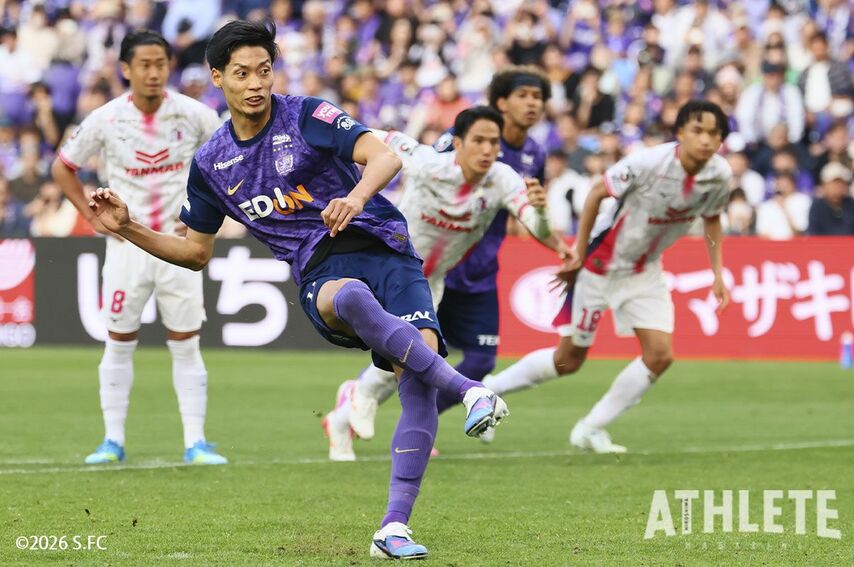 <div class="caption">ホーム・C大阪戦（４月25日、◯２−１）では終盤にPKを決め、逆転勝利を引き寄せた木下</div>
