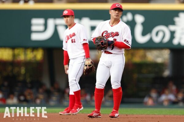 激しいレギュラー争いへ！復活を目指す田中広輔と小園海斗の相乗