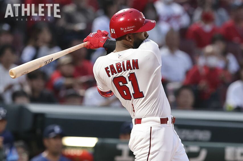 「ヒーローインタビューが喜んでもらえているならうれしい」カープドミニカンたちの通訳・フェリシアーノさんの胸にあるチームへの感謝