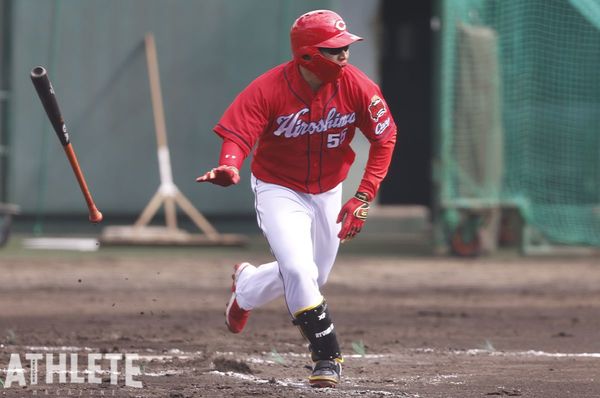 15年目の松山竜平が目指すのは2016年の新井貴浩の打撃。“チーム 15年目の松山竜平が目指すのは2016年の新井貴浩の打撃。“チーム