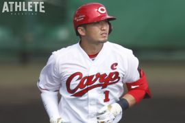 ヤクルト戦で4点差をひっくり返した攻撃に逆襲のヒントが。攻撃力アップの鍵を握るキーマンをカープOBが提言<br />