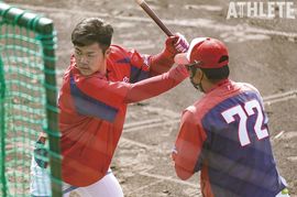 開幕を二軍で迎えた小園海斗と林晃汰に見られた大きな変化。東出二軍打撃コーチに聞いた成長の裏側