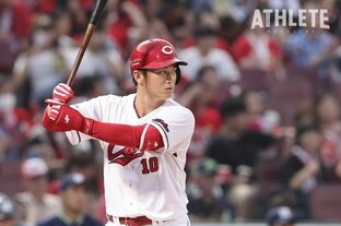 サンフレッチェ広島が新ユニホームを発表。会見には川村拓夢