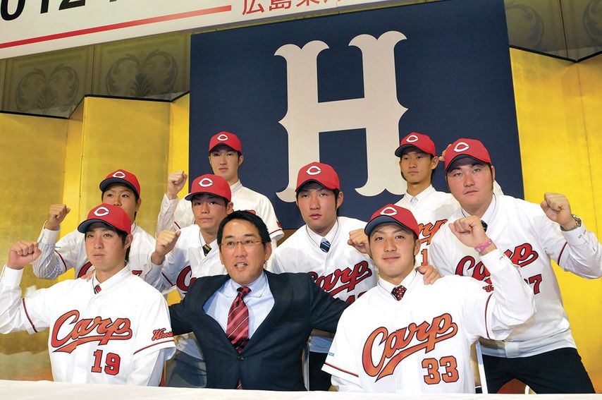 ＜カープ入団会見プレーバック＞日本記録“188試合連続先発登板”を達成したあの投手、10年連続ゴールデングラブ受賞の野手を獲得した2011年