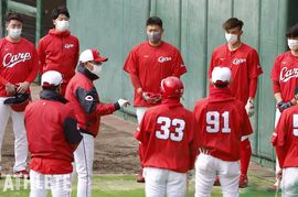 打線をつくり直すことが今季の最重要課題。そのポイントとなるのは4年目を迎える三遊間コンビ【カープOB・笘篠賢治のキャンプコラム】<br />