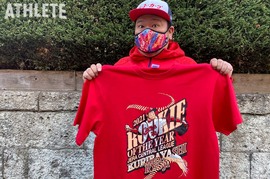 我善導の“週刊”カープTシャツコレクション～44枚目～<br />セーブ数は新人記録タイ、防御率は圧巻の0点台！日本の守護神が新人王に輝いた記念の1枚
