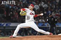 <div class="caption">2026年シーズン開幕戦で６番手としてマウンドに上がった辻。二死満塁のピンチを招くも無失点で切り抜けた</div>