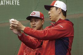 「殿堂入り投手・黒田博樹アドバイザーは、新井監督にとっても心強い存在」OB・大野豊が見たカープキャンプ
