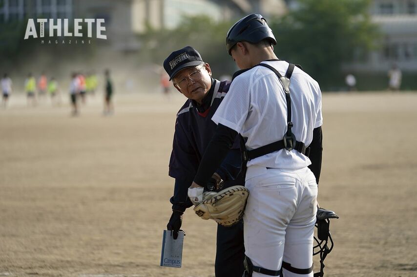 <div class="caption">迫田監督は、選手たちへアドバイスはするが、技術的な細かい指導はほとんどしないという。</div>