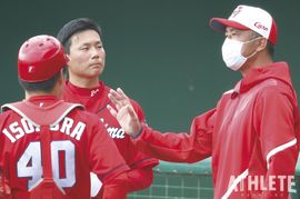 栗林良吏の今季唯一の失敗の裏にあった誤算とは。永川投手コーチが振り返る6月13日の舞台裏【5人のキーマンが語る栗林良吏】<br />