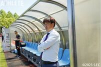 <div class="caption">2023-24シーズンも引き続きチームを率いることが発表された中村伸監督。</div>