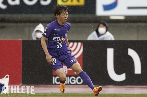 吉田安孝的月間mvp 快進撃が続くサンフレッチェ広島 攻撃の軸 として躍動する2人の若手 Sanfrecce 吉田 安孝の紫風堂々 広島アスリートマガジン