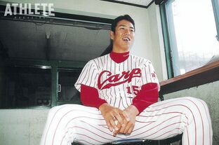 カープ中村恭平選手サイン入りヘルメット箱有 14BBM 広島カープ C10 中村恭平 : スポーツカードミント博多駅前