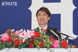 「まさか、また同じユニホームを着れるとは思っていなかった」カープ新井貴浩新監督の実弟・新井良太氏がコーチ就任会見