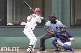 勝負の後半戦、秋山翔吾は起爆剤となるか? <笘篠賢治が見たカープ野手陣>