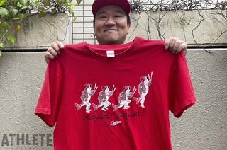 我善導の 週刊 カープtシャツコレクション 65枚目 カープが誇る名物パフォーマンス 鯉戦士を鼓舞する あの応援 がイラストになった1枚 Carp 連載 広島アスリートマガジン